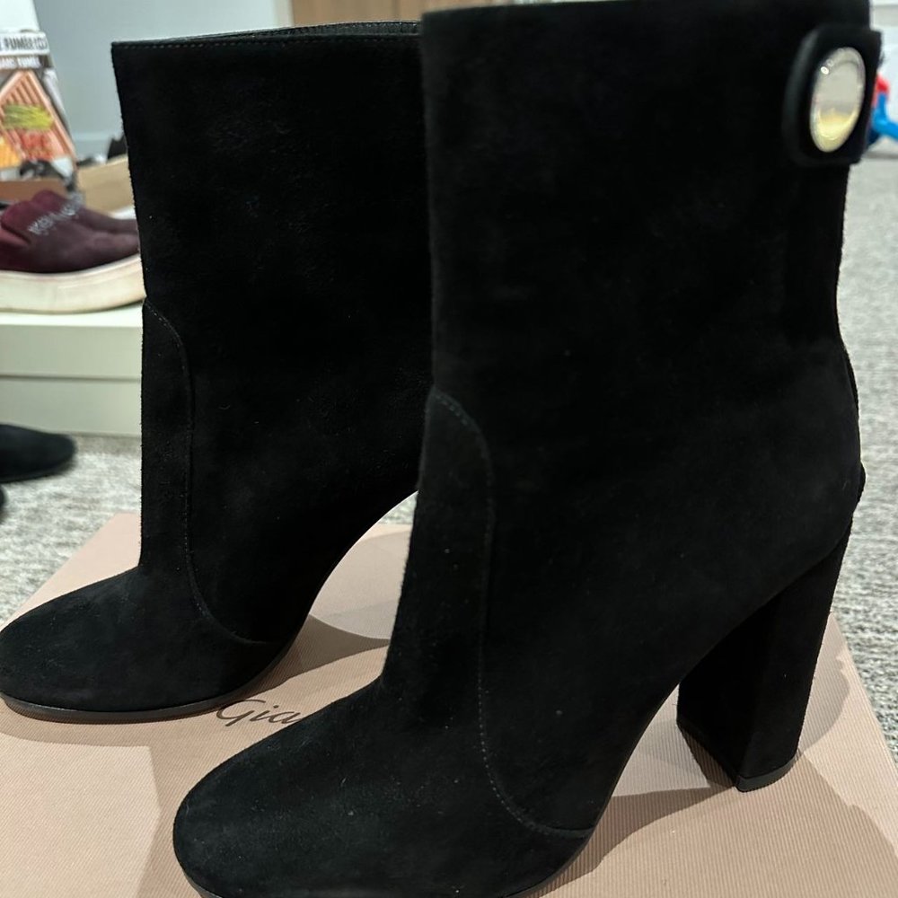 Gianvito Rossi Heels Authentic